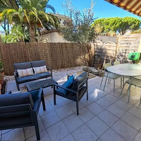 Avec Coin Nuit Climatise Au Pied De La Marina De *