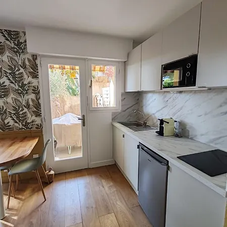 Avec Coin Nuit Climatise Au Pied De La Marina De