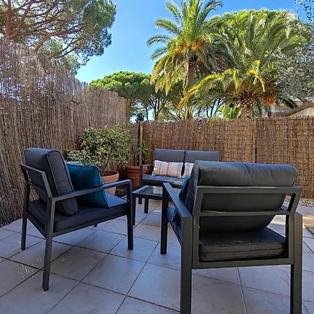 Avec Coin Nuit Climatise Avec Grande Terrasse Et Parking Au Pied De La Marina Et De La De * Fréjus