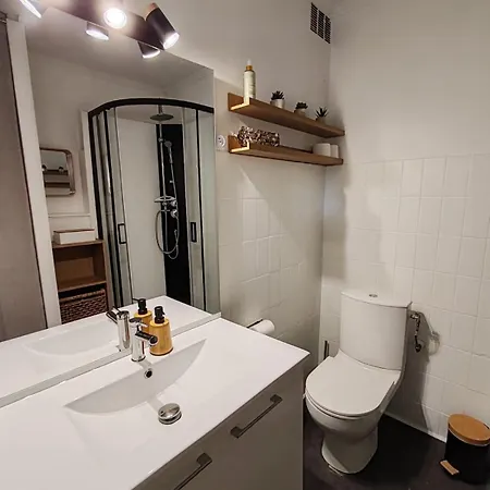 Avec Coin Nuit Climatise Au Pied De La Marina De Апартаменты