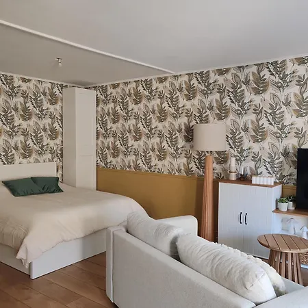 Avec Coin Nuit Climatise Au Pied De La Marina De