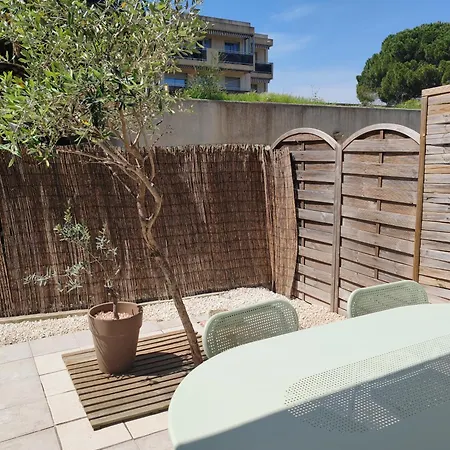 Apartamento Avec Coin Nuit Climatise Avec Grande Terrasse Et Parking Au Pied De La Marina Et De La De