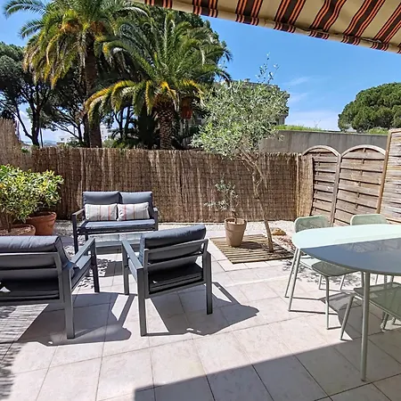 Apartamento Avec Coin Nuit Climatise Avec Grande Terrasse Et Parking Au Pied De La Marina Et De La De